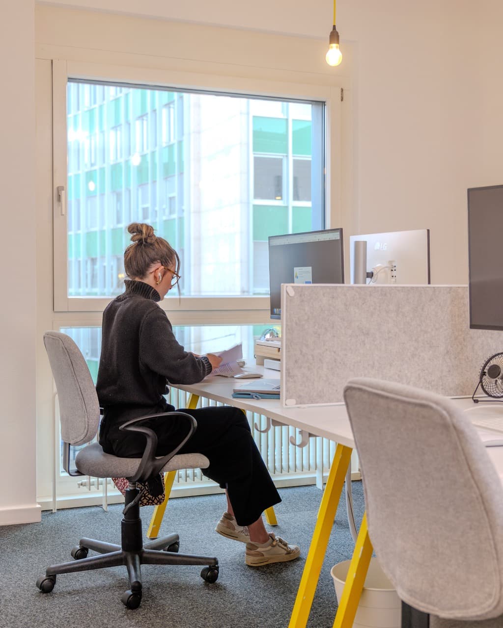L'équipe d'Anorac Studio, agence social media à Fribourg, en production de contenu éditorial
