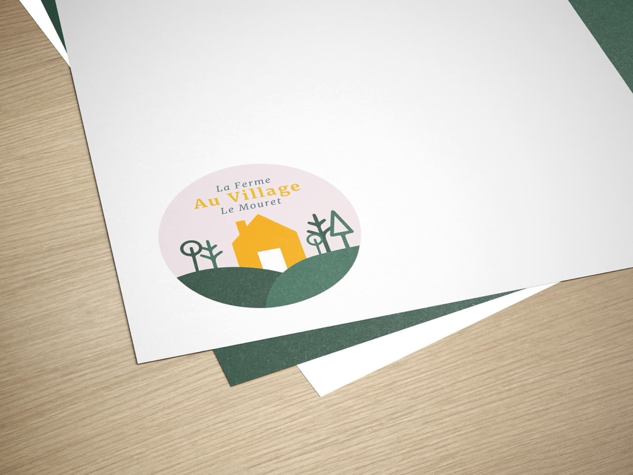 Mockup de logo pour La Ferme au Village Le Mouret : design Anorac Studio