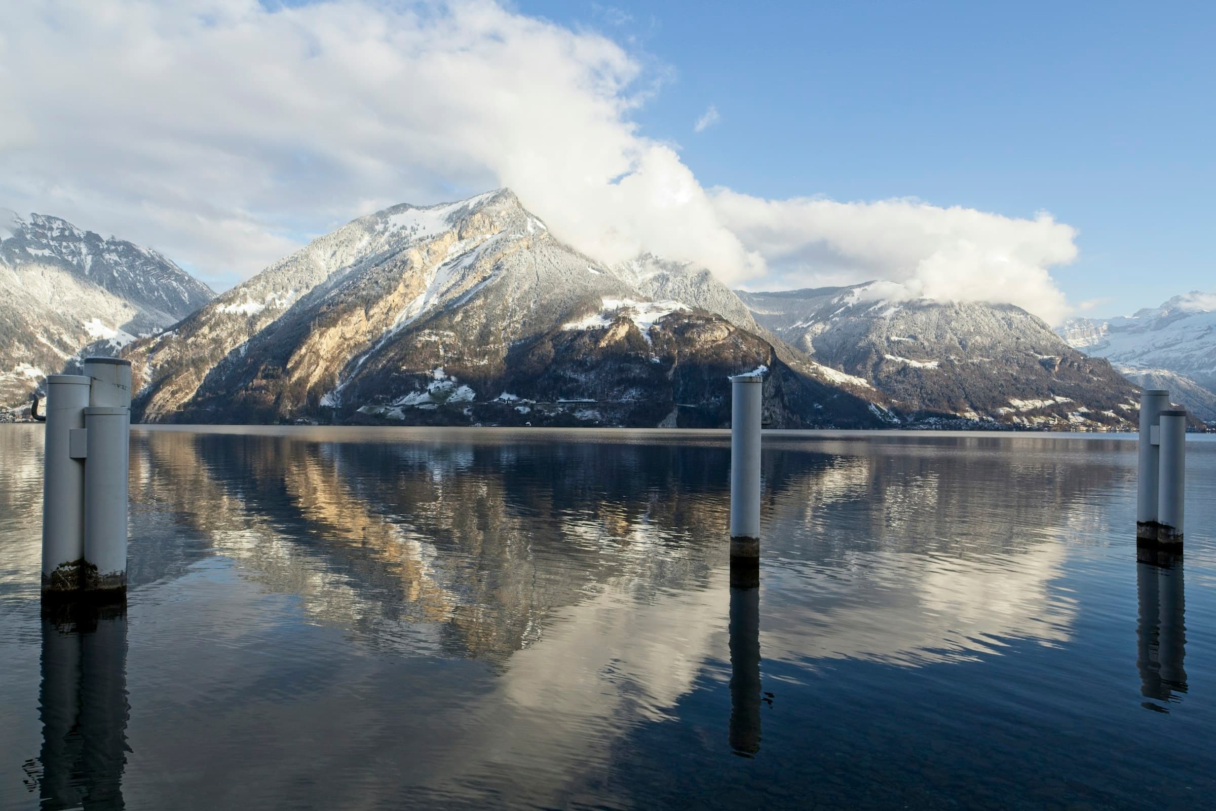 Paysage de lac et de montagnes en Suisse