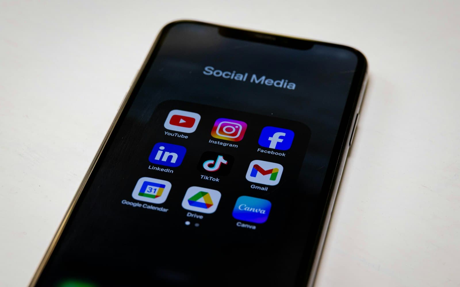 Instagram en B2B : ce que ça construit vraiment pour une PME romande