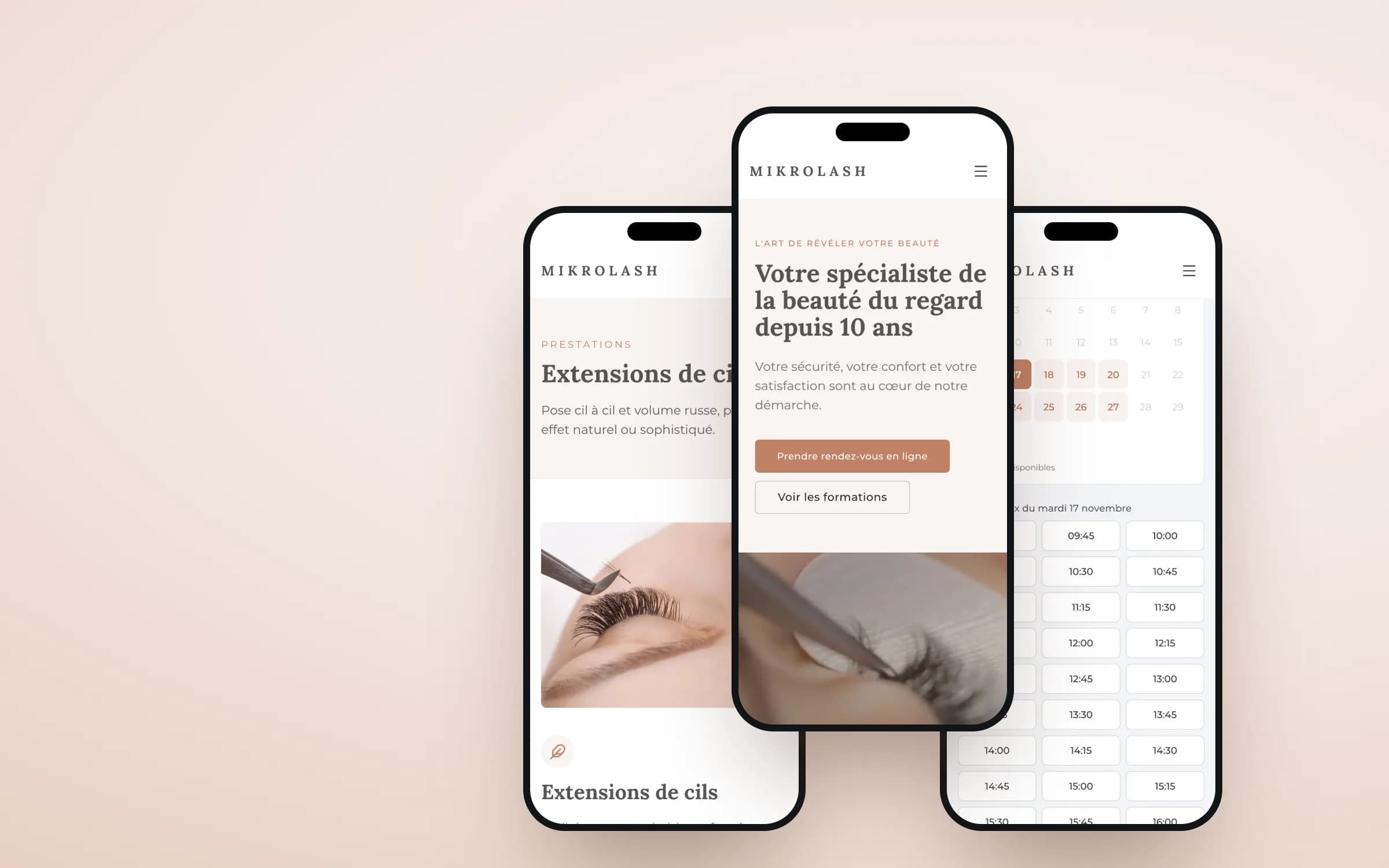 Site de Mikrolash affiché sur trois téléphones : prestations, accueil et calendrier de réservation