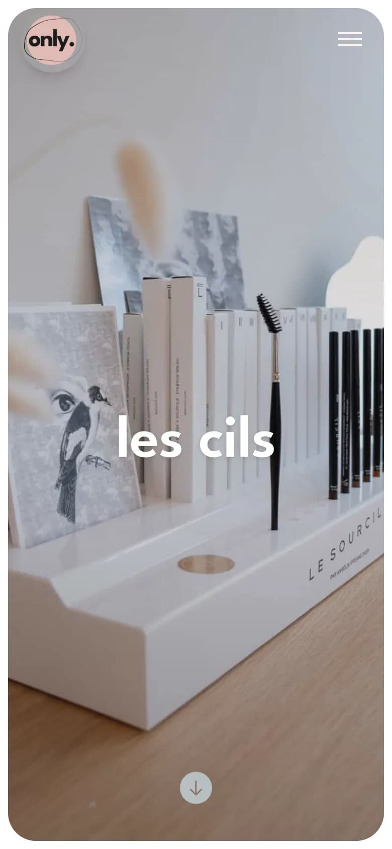 Page des soins des cils sur téléphone